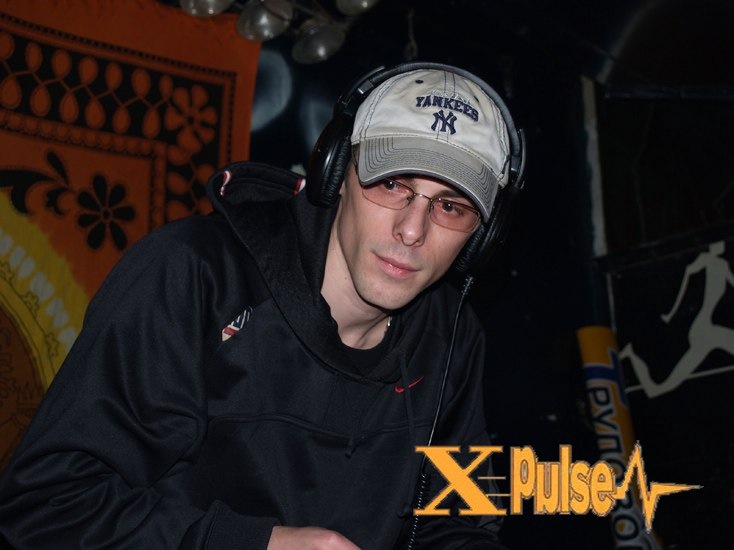DJ X-Pulse performing